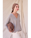 CAMISETA OVERSIZE DE CUELLO PICO EN TOMILLO