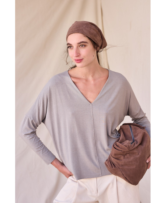 CAMISETA OVERSIZE DE CUELLO PICO EN TOMILLO