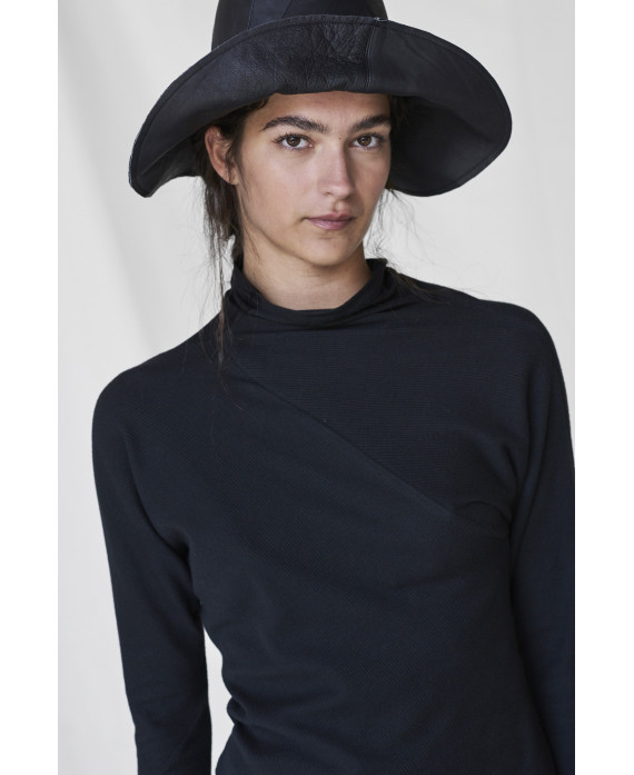 ASYMMETRIC SLIM RIBBED T-SHIRT IN BLACK