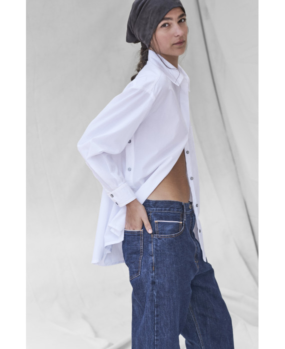LA CAMISA CON APERTURAS LATERALS