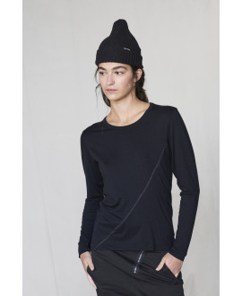 Front seam basic T-shirt in black