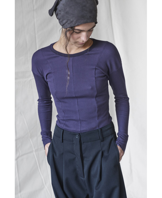 ROUND NECK RIBBED T-SHIRT IN PURPLE