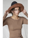 ROUND NECK RIBBED T-SHIRT IN HAZELNUT