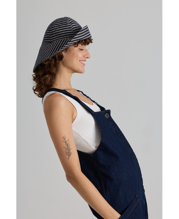 WHITE SLEEVELESS T-SHIRT