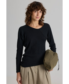 BLACK RIBBED T-SHIRT WITH IRREGULAR SEAMS