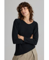 BLACK RIBBED T-SHIRT WITH IRREGULAR SEAMS