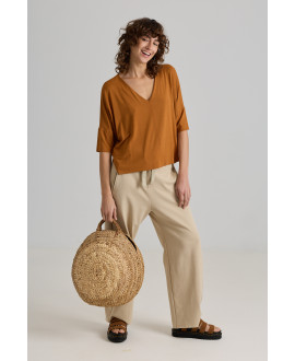 CAMISETA OVERSIZE DE CUELLO PICO Y MANGA 3/4 EN ARCILLA