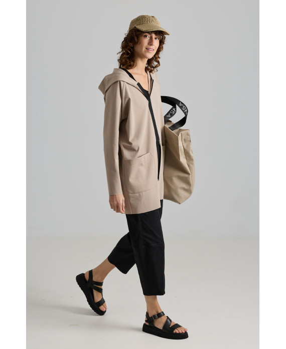 PARKA LIGERA CON CREMALLERA Y CAPUCHA BEIGE