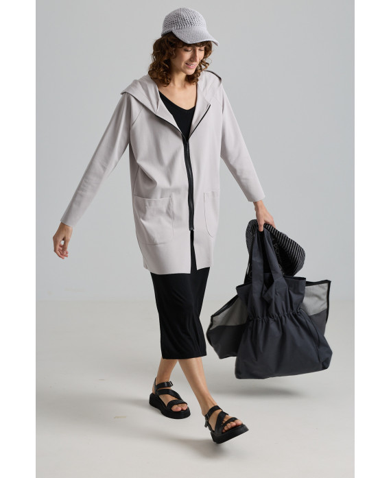 PARKA LIGERA CON CREMALLERA Y CAPUCHA EN GRIS CLARO