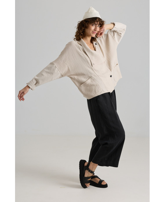 CHAQUETA OVERSIZE DE TEJIDOS COMBINADOS EN PERLA