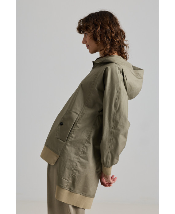 PARKA DE BAJO IRREGULAR Y MULTIBOLSILLOS TOMILLO