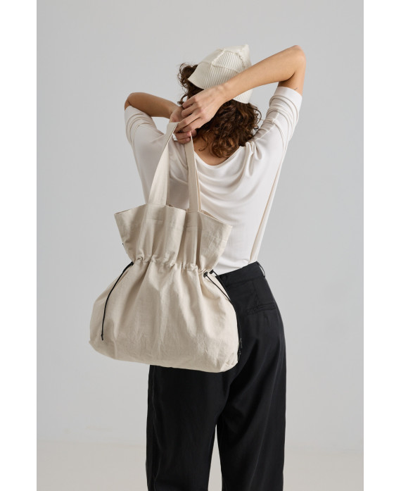 BOLSA CON CINTA REGULABLE EN SALVIA