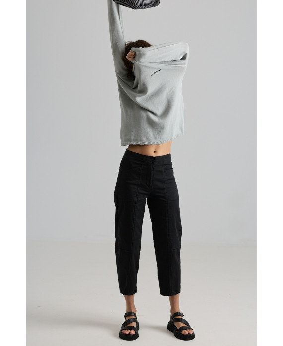 EMBROIDERED KNITTED SWEATER IN BLACK