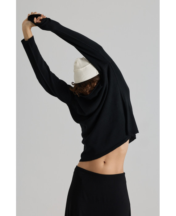 EMBROIDERED KNITTED SWEATER IN BLACK