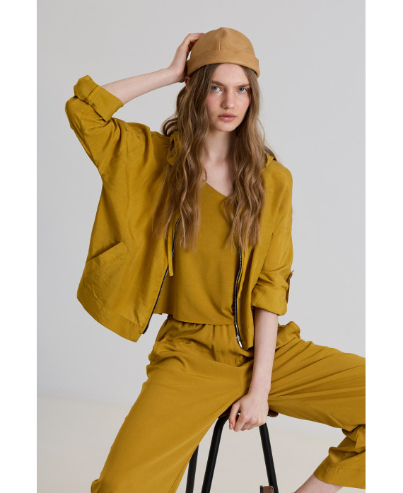 CHAQUETA CON CAPUCHA DE LYOCELL MOSTAZA