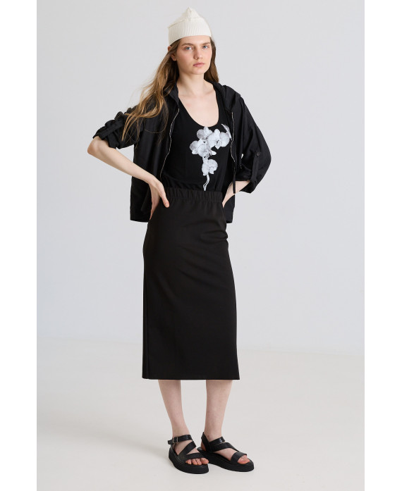 ELASTIC MIDI SKIRT IN BLACK