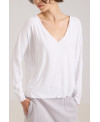V-NECK OVERSIZE T-SHIRT IN WHITE