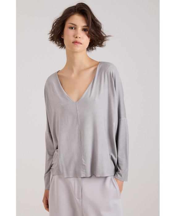 CAMISETA OVERSIZE DE CUELLO PICO FREDO