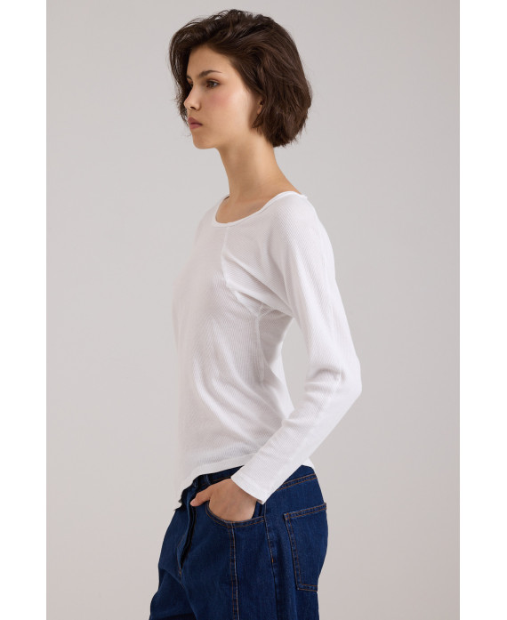 RIBBED T-SHIRT WITH IRREGULAR SEAMS IN WHITE