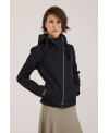 CHAQUETA ENTALLADA CON CAPUCHA NEGRO