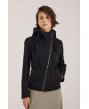 CHAQUETA ENTALLADA CON CAPUCHA NEGRO