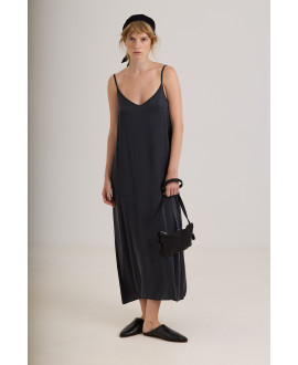 VESTIDO DE SEDA ELÁSTICA NEGRO