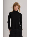 BLACK HIGH NECK T-SHIRT IN LIGHTWEIGHT FABRIC