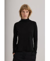 CAMISETA CUELLO ALTO Y TEJIDO LIGERO NEGRO