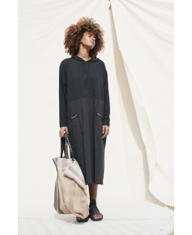 VESTIDO DE FELPA Y POPELÍN NEGRO