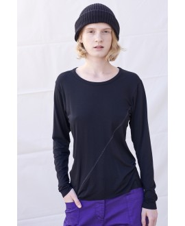 Front seam basic T-shirt in black