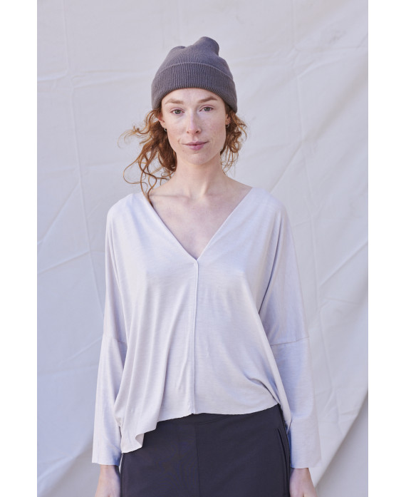 V-NECK OVERSIZE T-SHIRT IN STONE