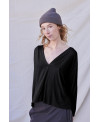 CAMISETA OVERSIZE DE CUELLO PICO EN NEGRO